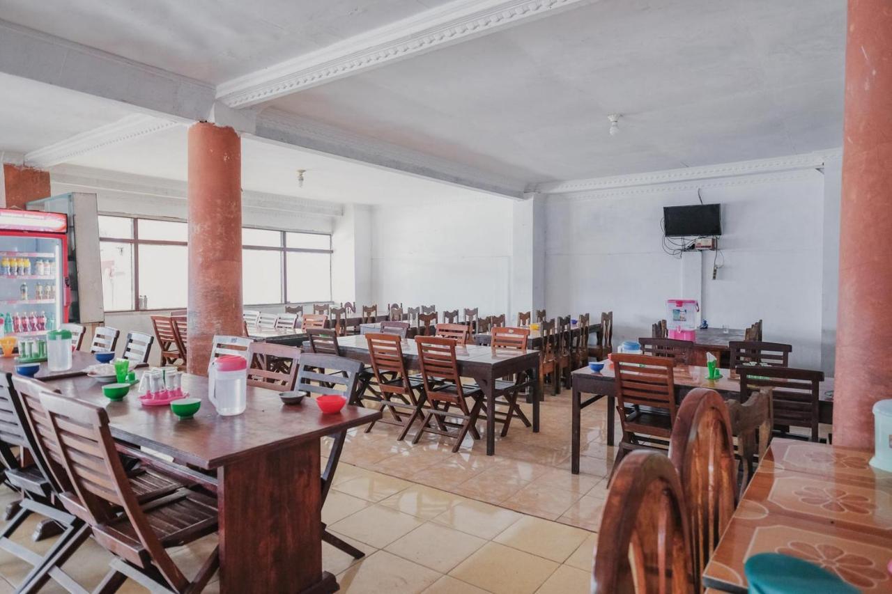Hotel Reddoorz Syariah Near Kebun Raya Liwa Negarabatin Exterior foto