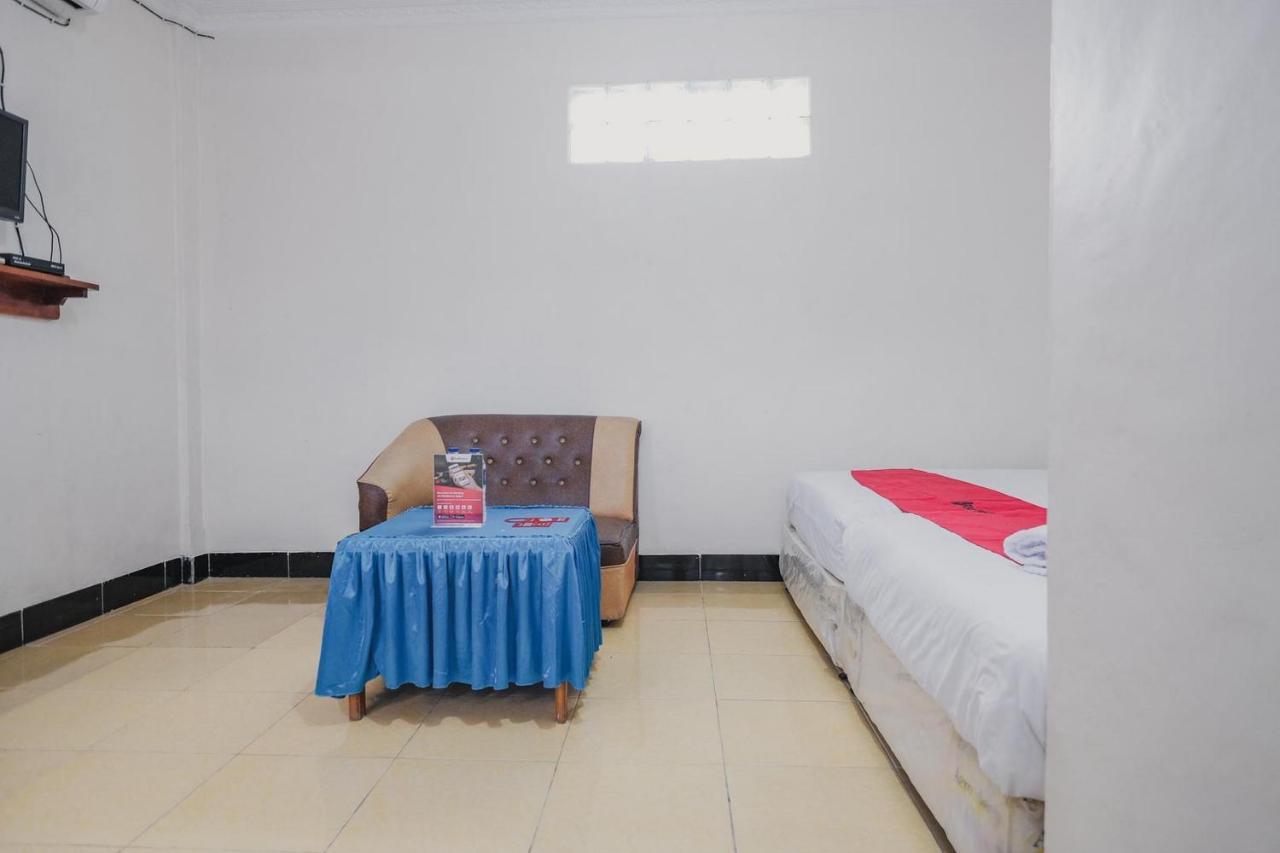 Hotel Reddoorz Syariah Near Kebun Raya Liwa Negarabatin Exterior foto