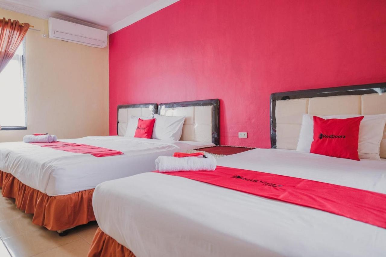 Hotel Reddoorz Syariah Near Kebun Raya Liwa Negarabatin Exterior foto