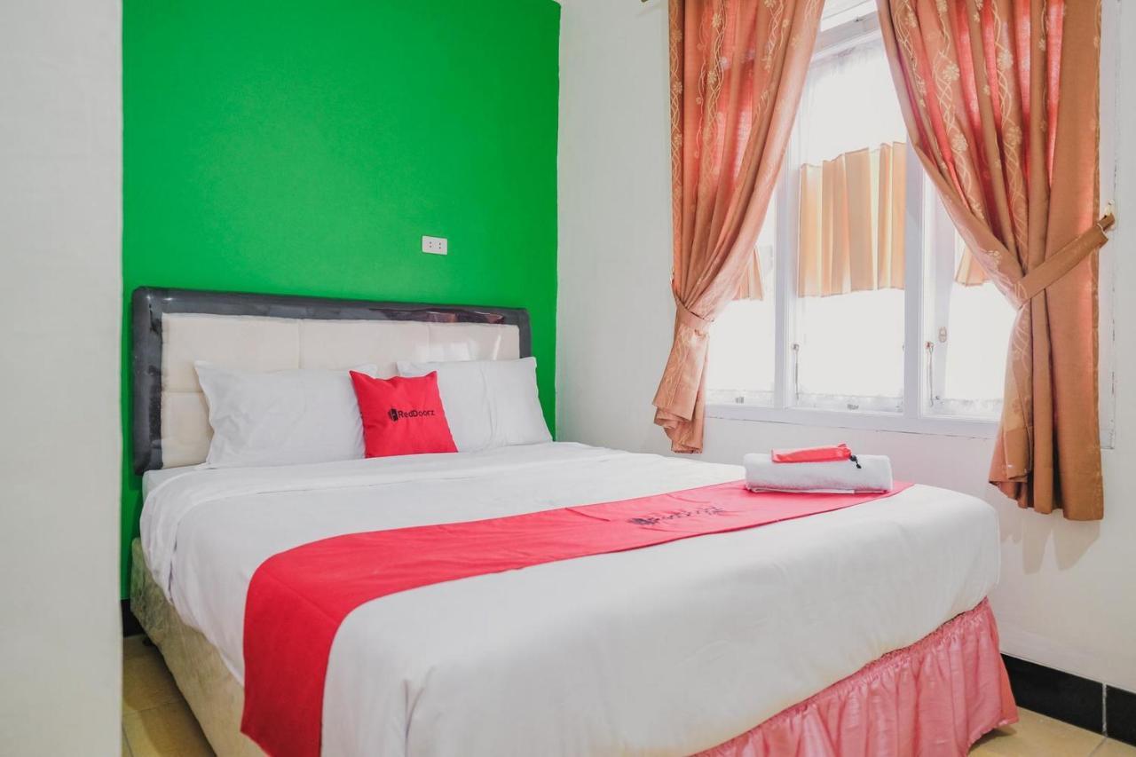 Hotel Reddoorz Syariah Near Kebun Raya Liwa Negarabatin Exterior foto