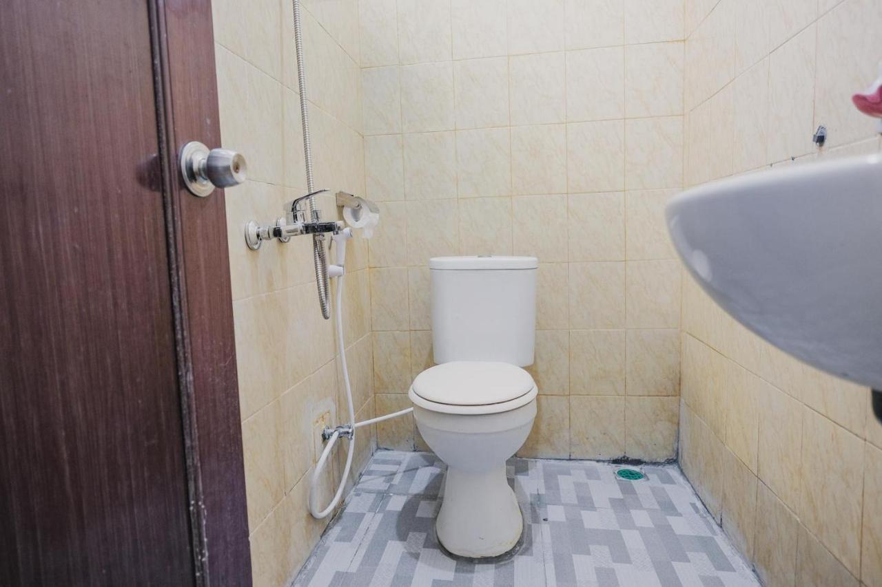 Hotel Reddoorz Syariah Near Kebun Raya Liwa Negarabatin Exterior foto