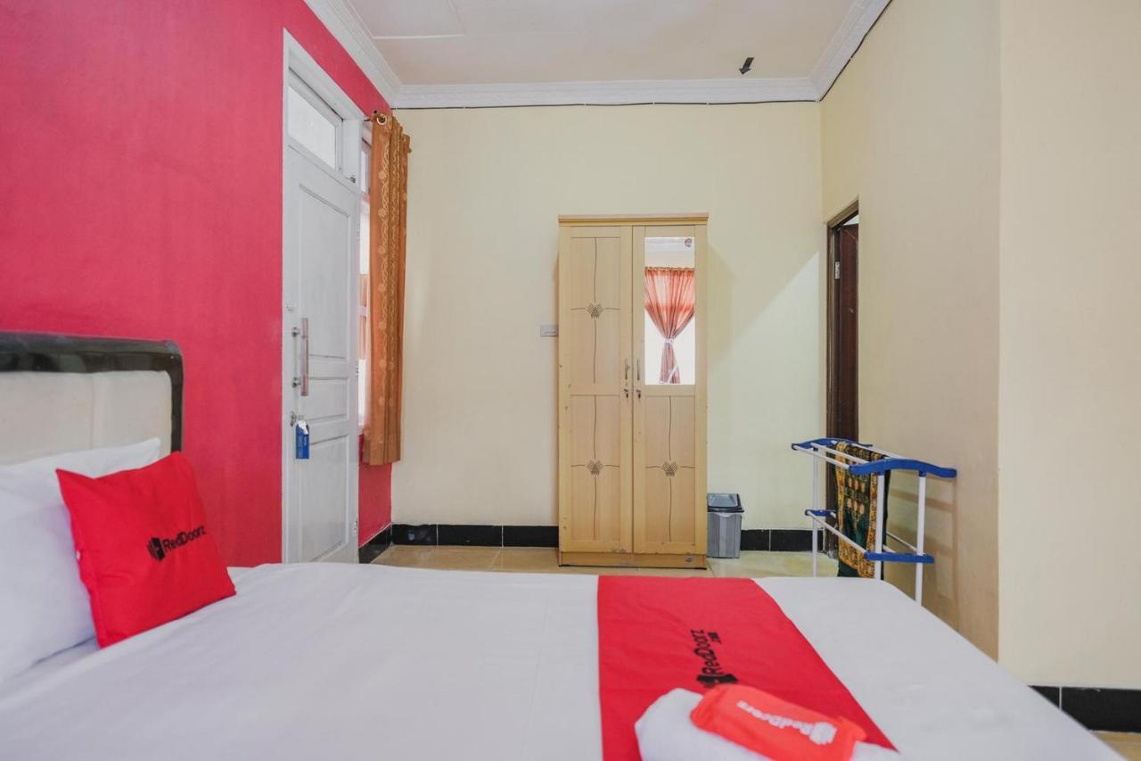 Hotel Reddoorz Syariah Near Kebun Raya Liwa Negarabatin Exterior foto